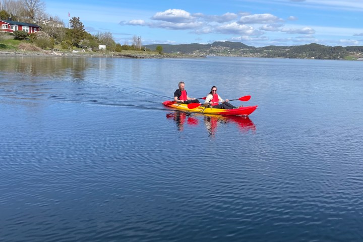 a small boat in a body of water